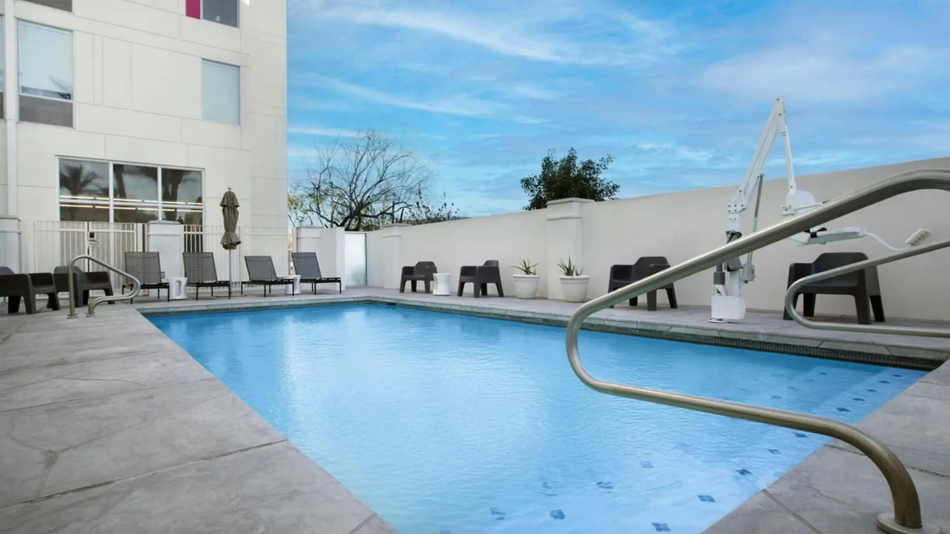 Aloft Phoenix Airport Hotel